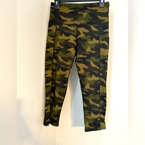 Camo cropped leggings